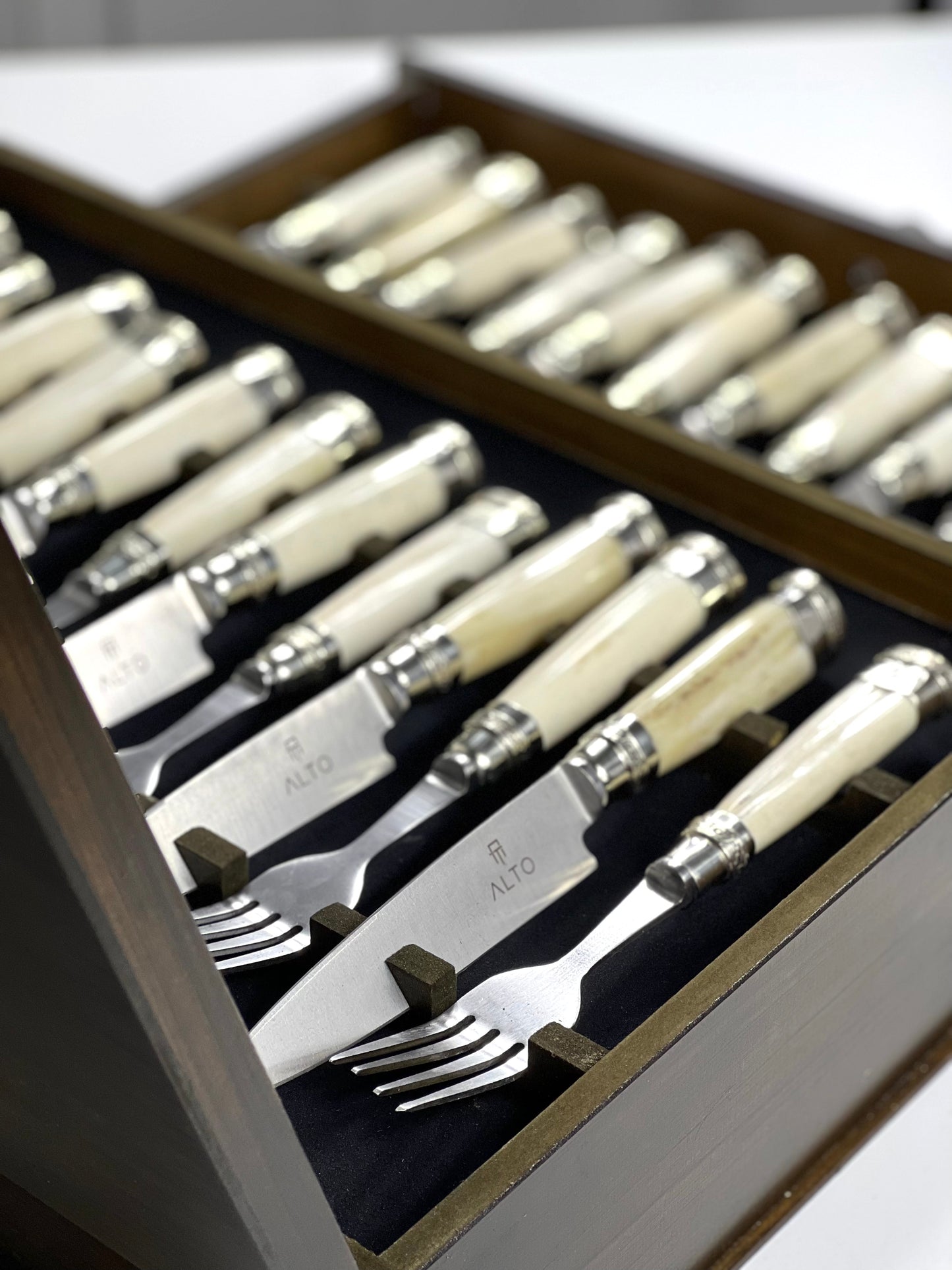 24 Piece Bone Cutlery Set