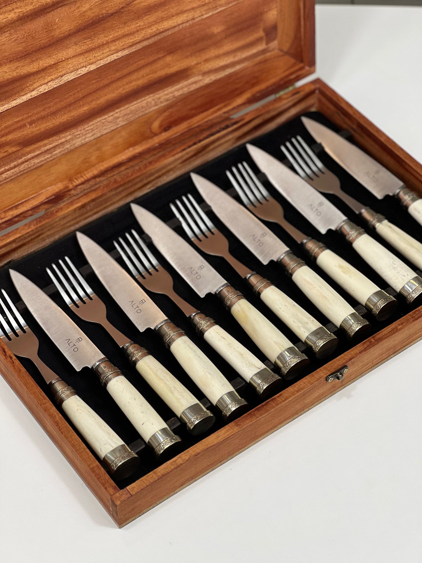 12 Piece Bone Cutlery Set