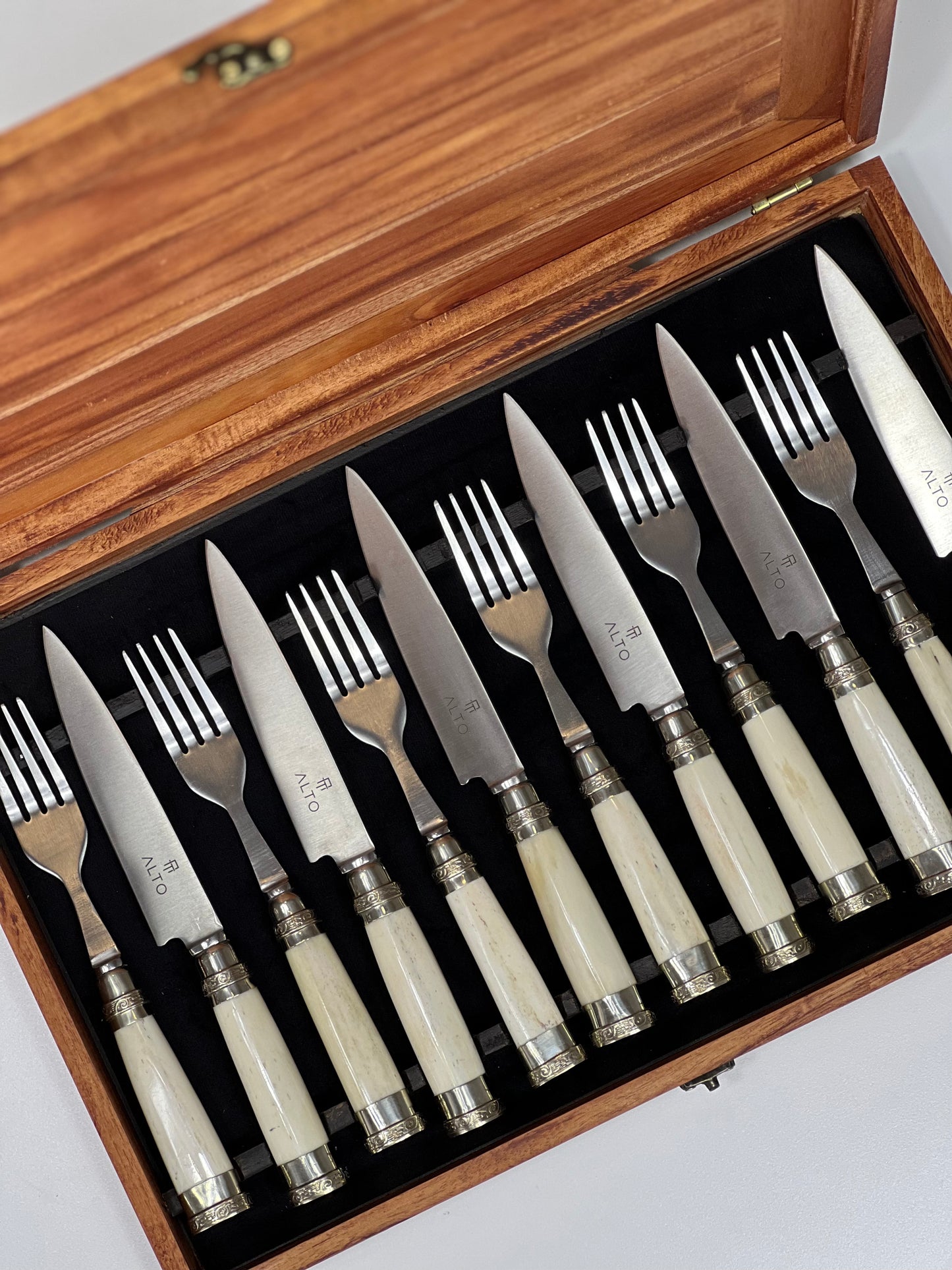 12 Piece Bone Cutlery Set